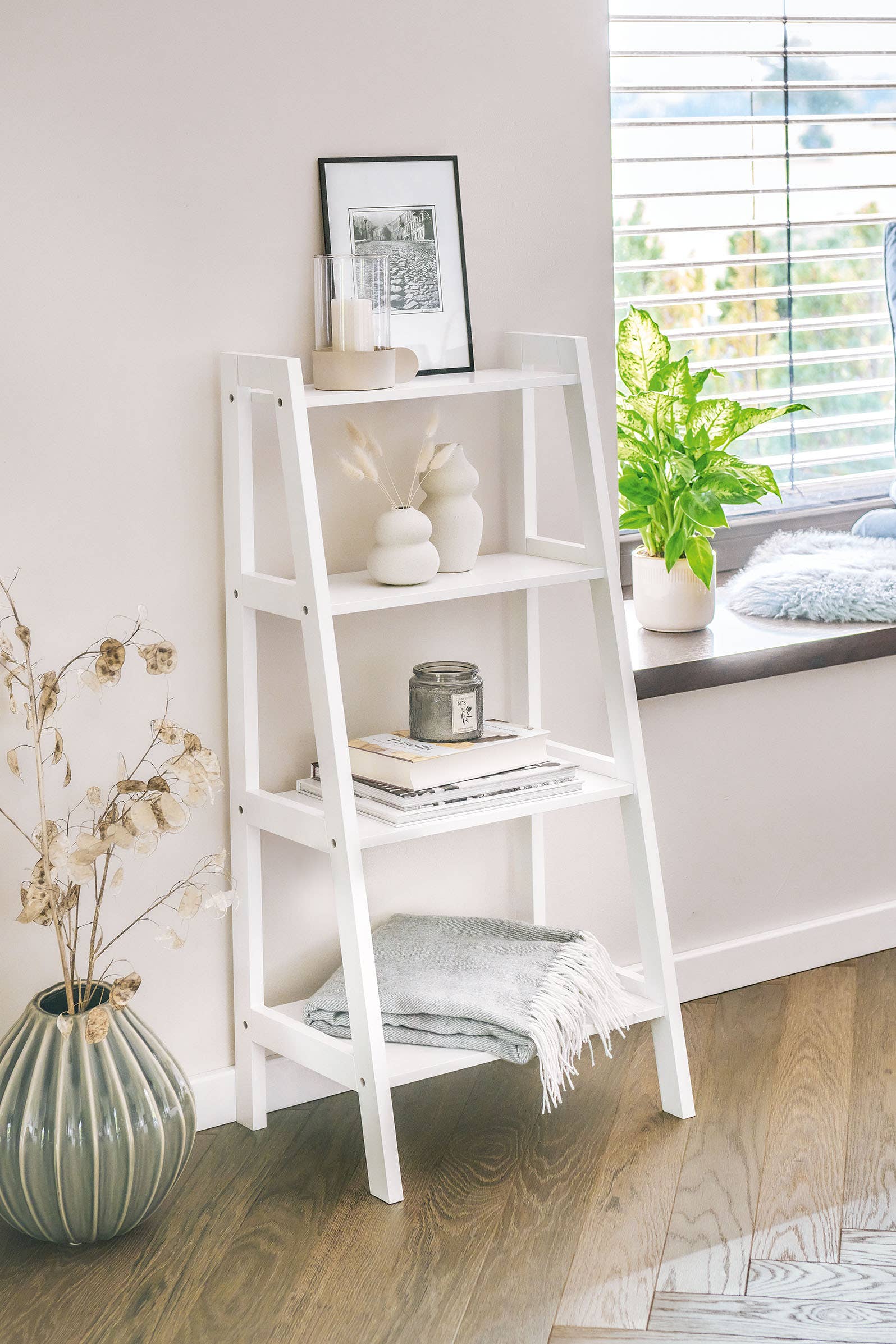 Standard shelf M. 4 shelves, MDF, white for wholesale on Faire1