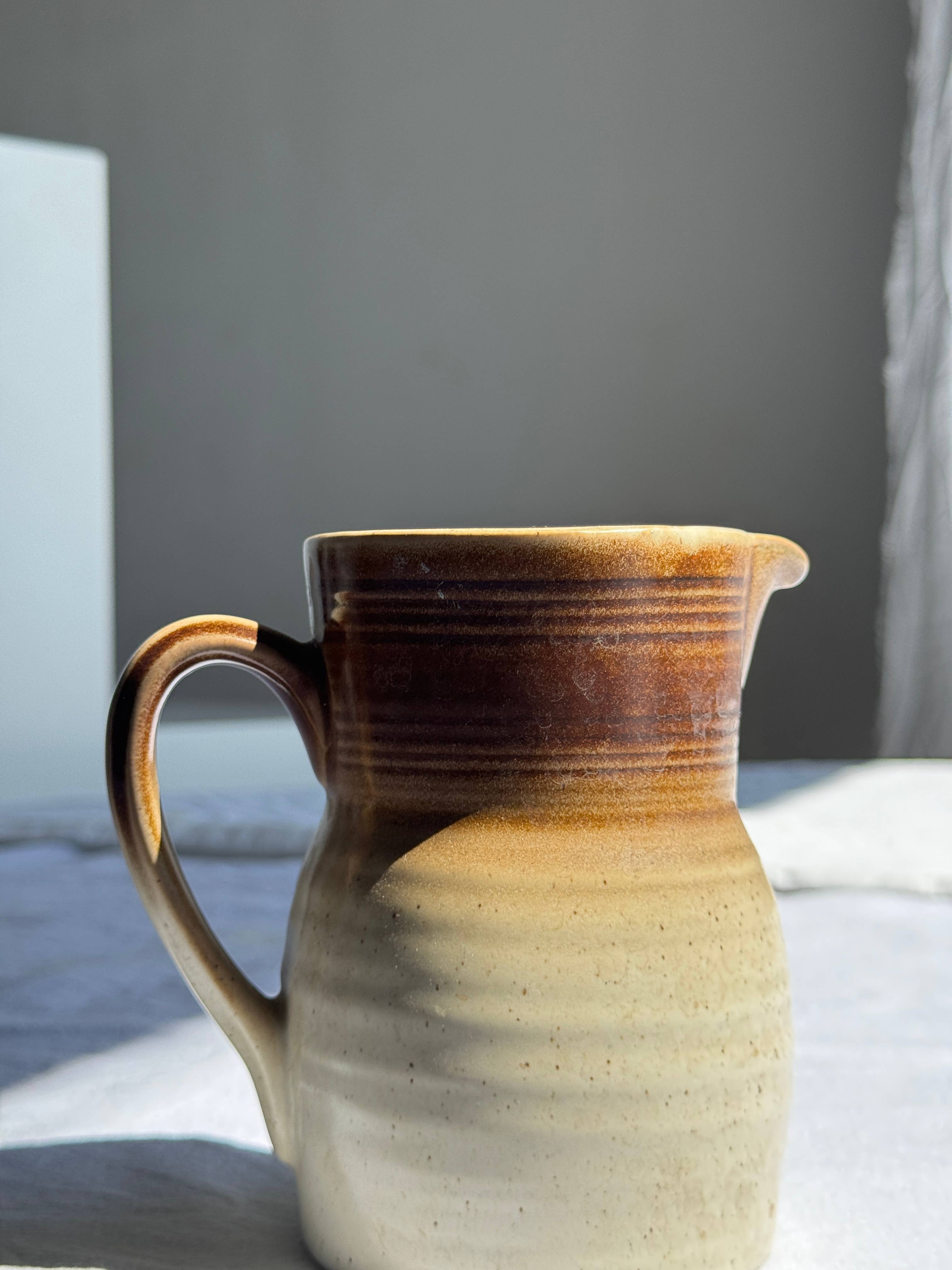 Beige Petite carafe en grès vintage marque Vieux Grès 50 cl en vente sur Faire9