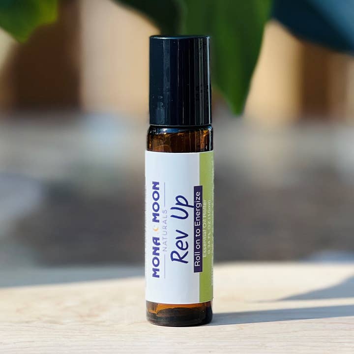 Roll-on d'Huile Essentielle Rev Up – Énergisez Votre Journée pour la vente par Mona Moon Naturals