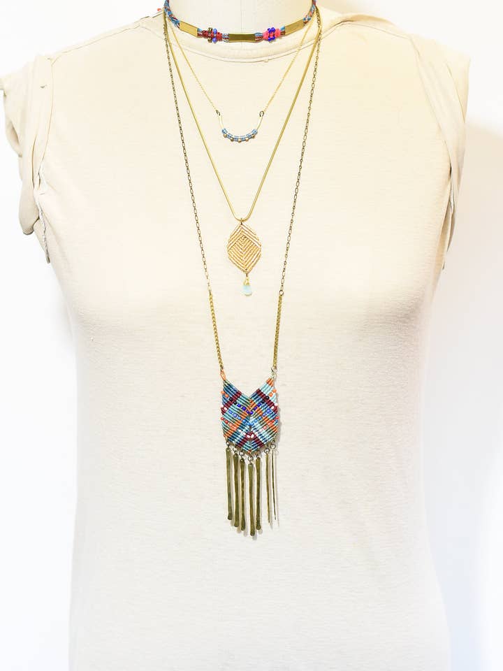 Grande collana a zigzag per la vendita all'ingrosso da parte di AMiRA jewelry