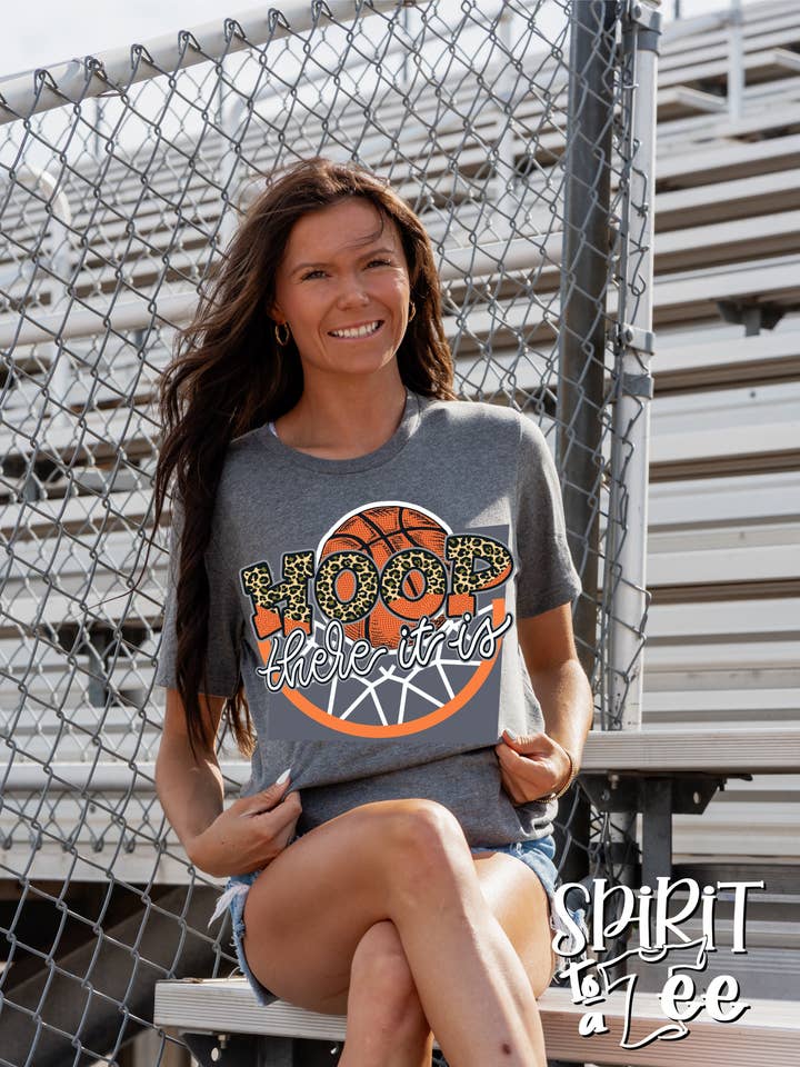 Hoop Daar Is Het - Basketbal T-shirt voor wholesale door Spirit to a Tee