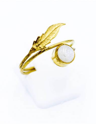 oro Anello dorato a forma di piuma con pietra in vendita all'ingrosso su Faire2