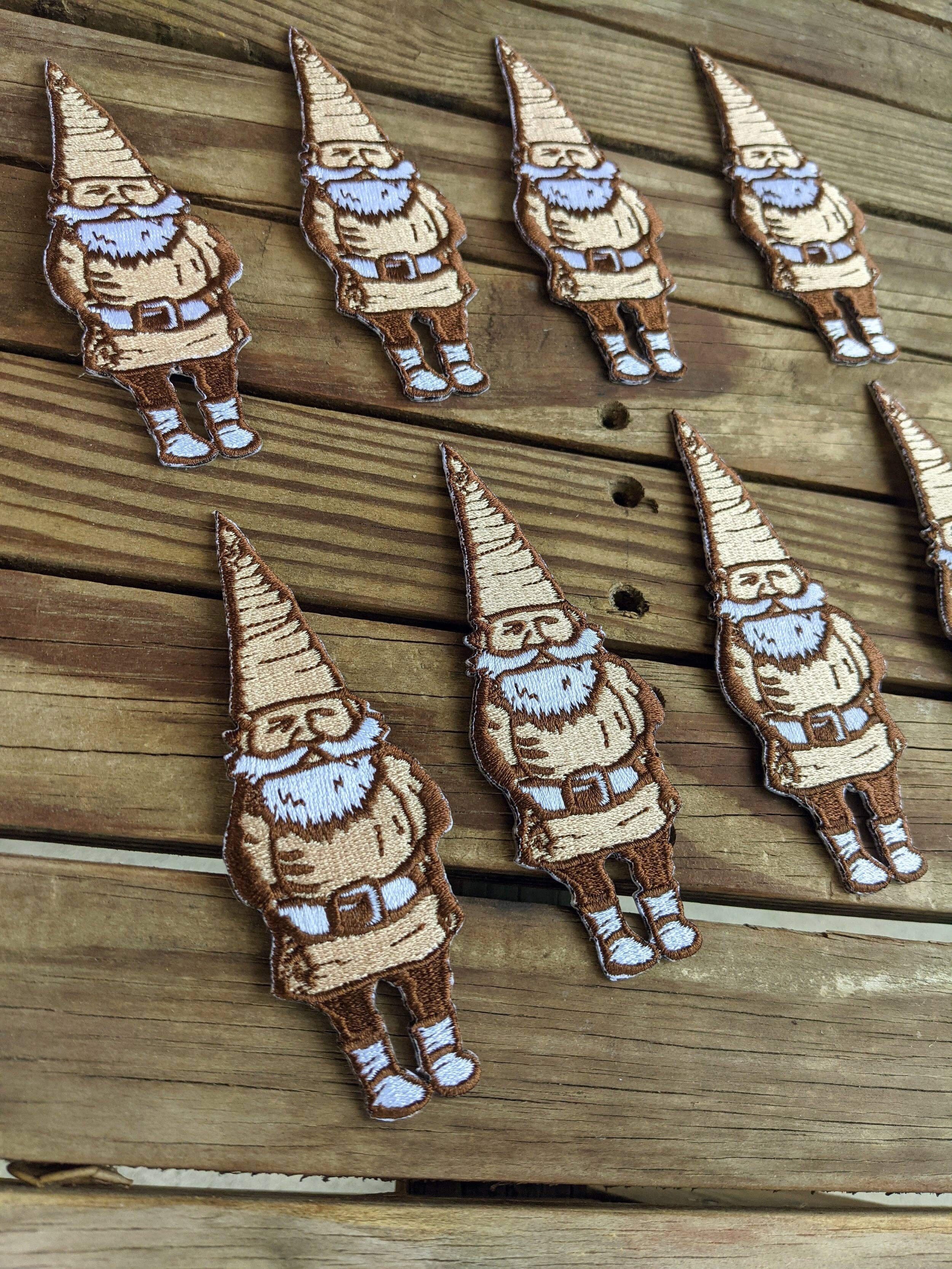 ilikesara | art + goods - Vendita all'ingrosso Toppe - toppa termoadesiva | gnomo - marrone e beige 4,5" x 1,6"3