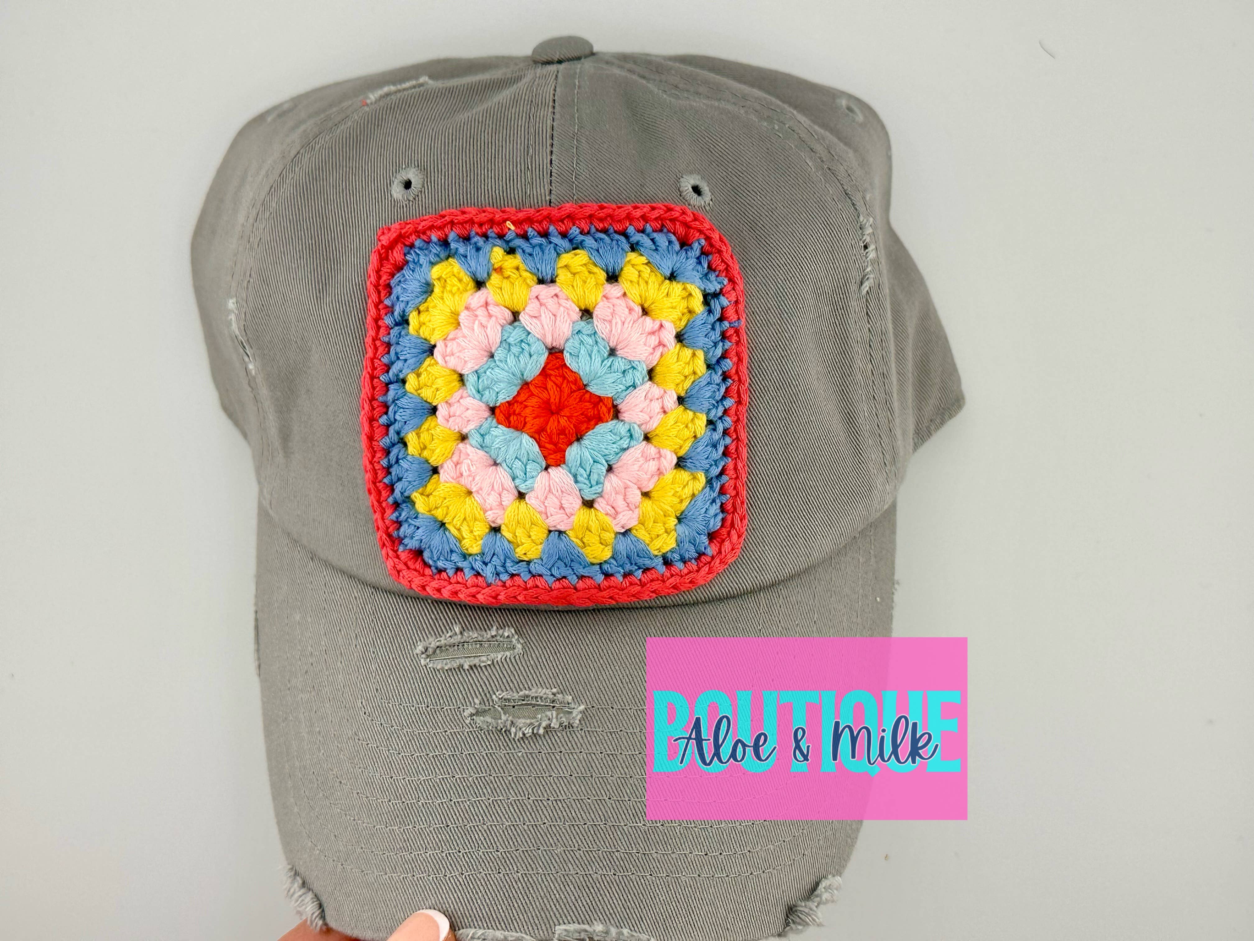 Aloe and Milk Boutique - Vendita all'ingrosso Toppe - Quadrato Granny all’Uncinetto, Cappellino Trucker con Quadrato Granny7