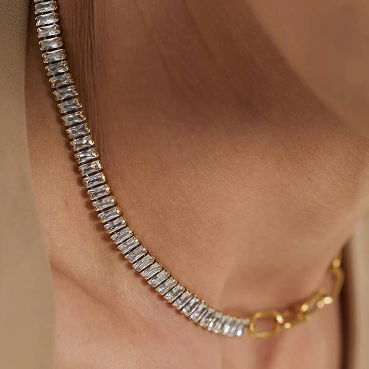 MeloMelo - Wholesale Link & Chain Necklace - Half Crystal Half Chain Toggle Necklace