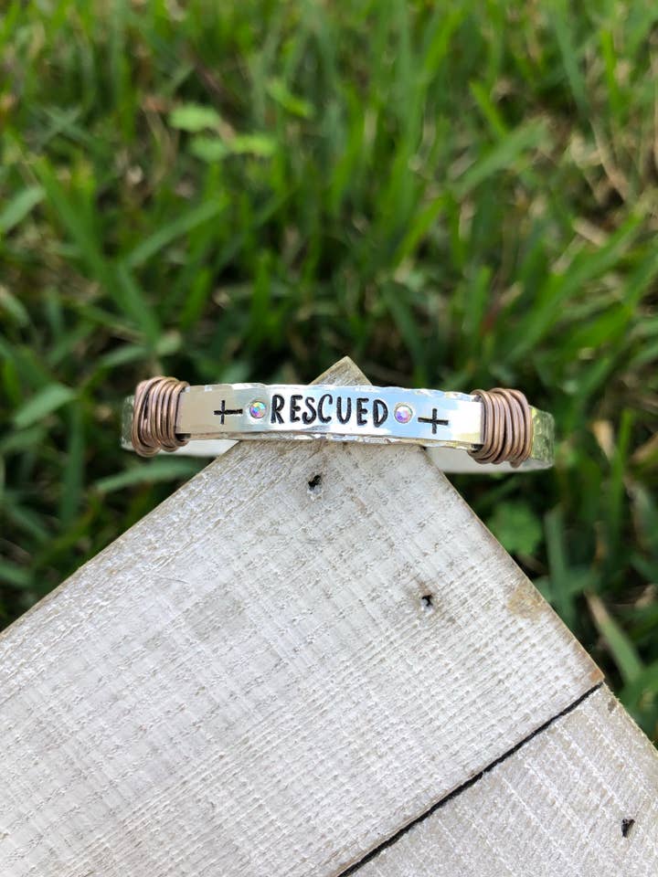 Bracelet manchette « Rescued » pour la vente par The Imprint Duo