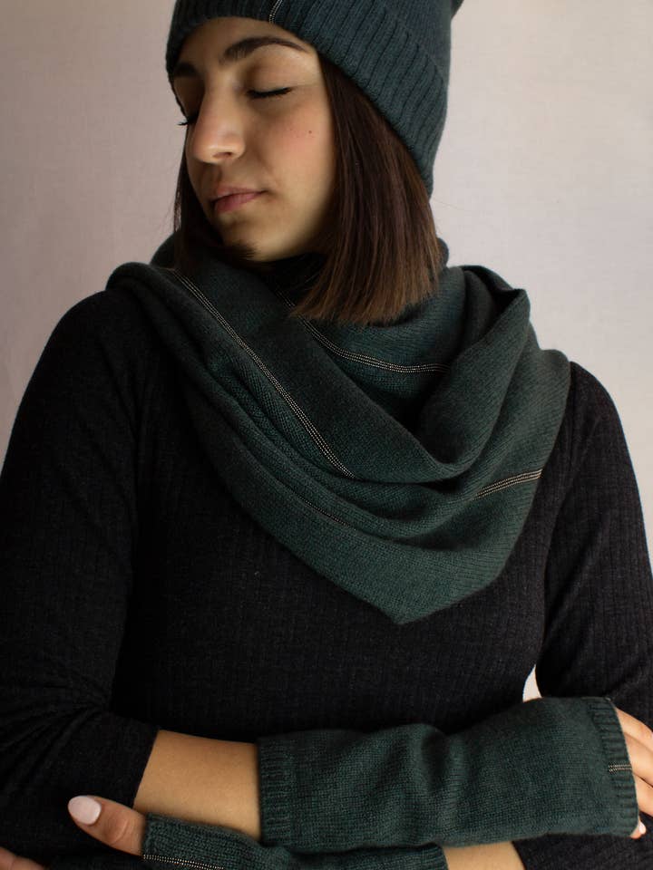 Coordinato Sciarpa, Cappello, Manicotti cashmere 100% per la vendita all'ingrosso da parte di Del Santo Cashmere