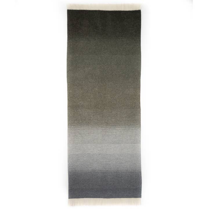 Manta Whisper Ombre Merino en color musgo para venta al por mayor de Prince of Scots