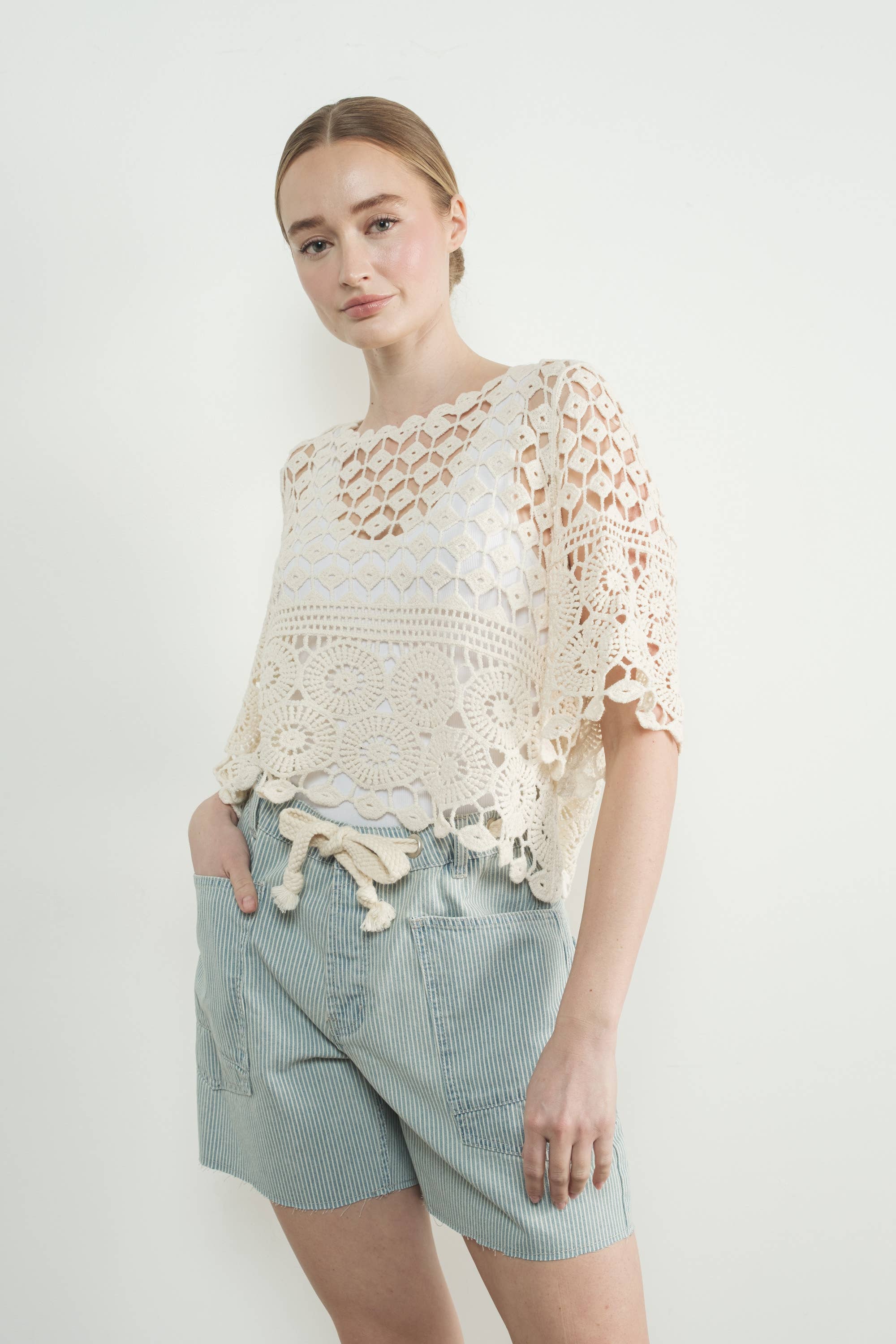 Aaron & Amber – wholesale Stickad topp - Dam – MAT3235 VIRKAD KORTÄRMAD TOPP10