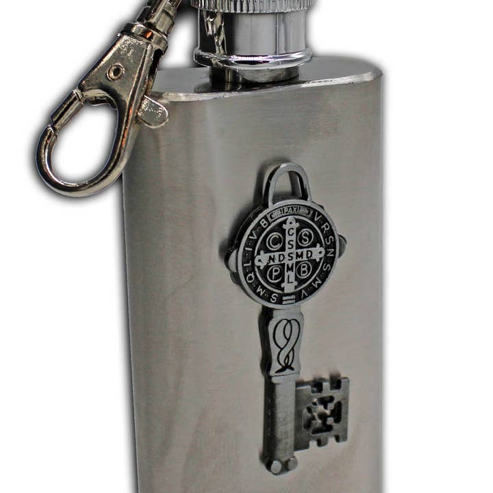 Fiaschetta di Acqua Santa - Chiave di San Benedetto Rettangolare SS con Catena 2 oz per la vendita all'ingrosso da parte di Oremus Mercy