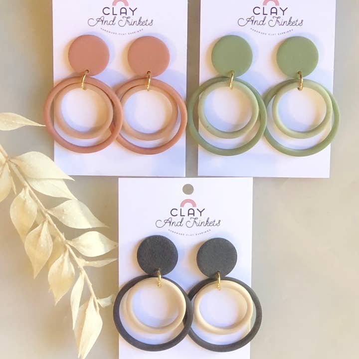 Clay and Trinkets - Venta al por mayor Pendientes colgantes - Aros colgantes de dos tonos