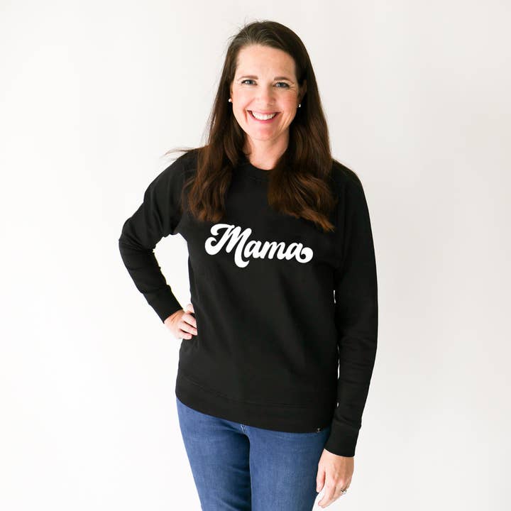 LTSS22WSP02 Lola & Taylor - Mama Script sweatshirt met ronde hals voor dames - gitzwart voor wholesale door Lola & Taylor