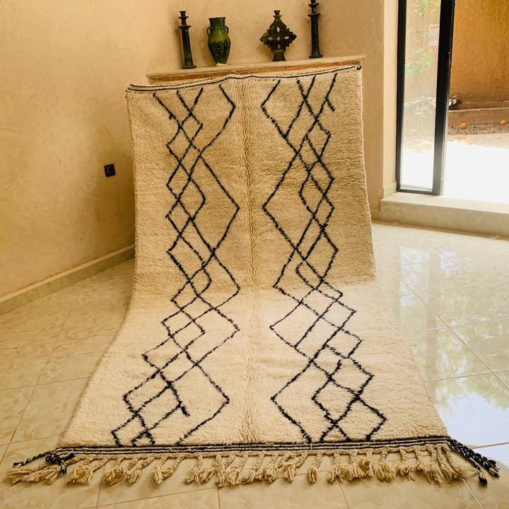 33 TAPPETI MAROCCHINI BENI OUARAIN FATTI A MANO per la vendita all'ingrosso da parte di Maroccarpets Poufs and pillows wholesale +31648976894