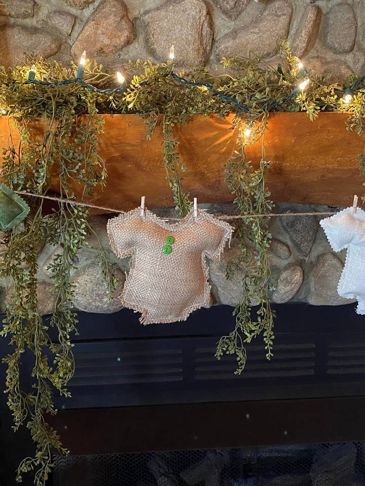 Bannière Onesie pour bébé pour la vente par Beauty Among Us