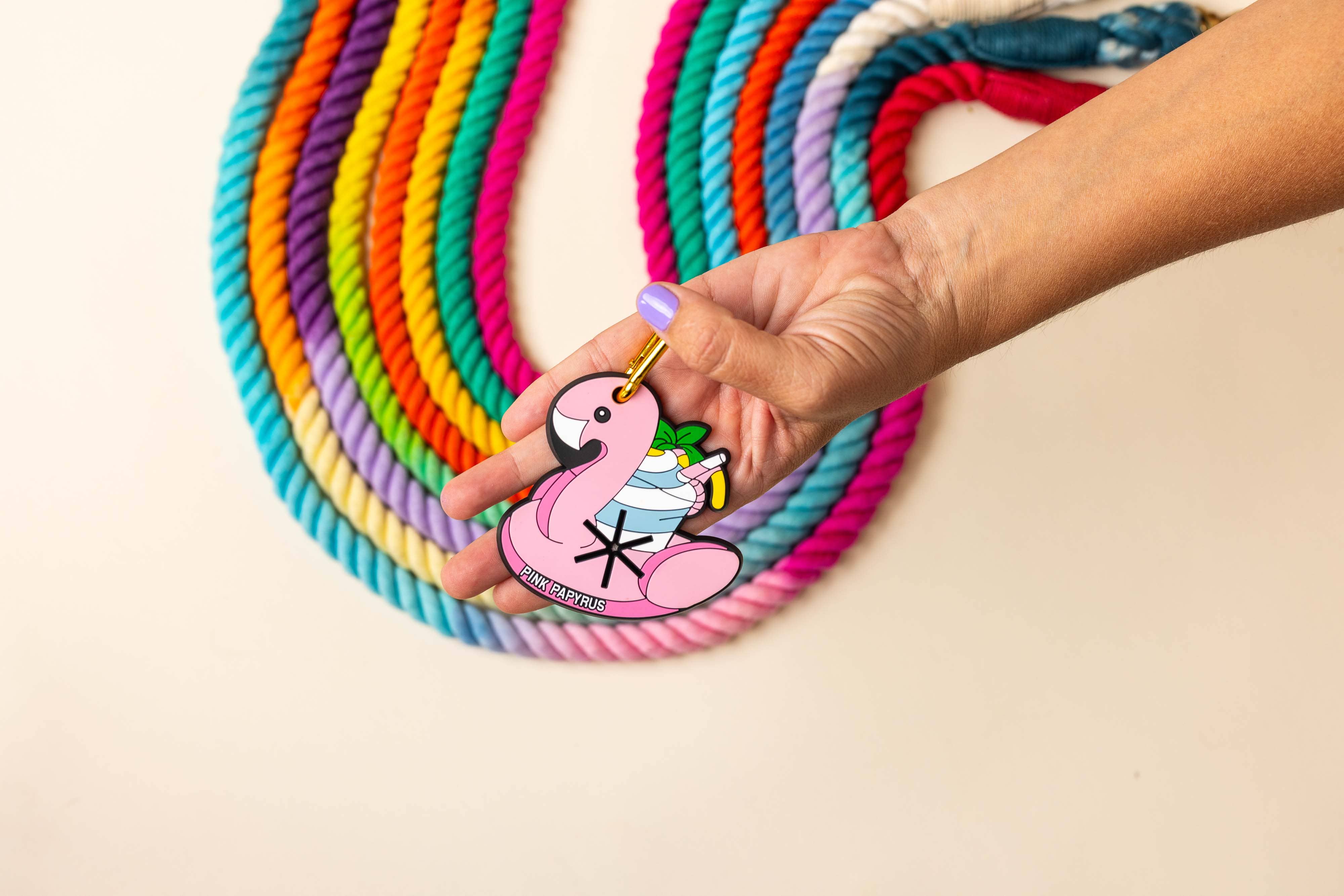 Pink Papyrus | Premium, Durable, & Stylish Dog Products - Venta al por mayor Portabolsas de excrementos - Sujeta bolsas para desechos Flamingo Floatie | Porta bolsas para excremento3