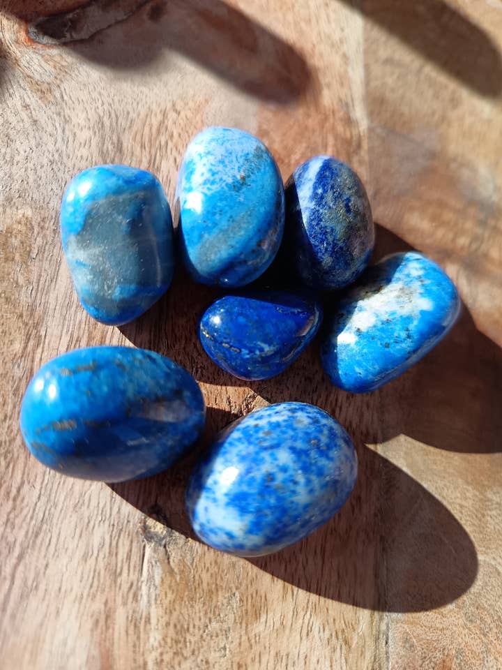 lapis lazuli tumbled stone for wholesale by l'alchimie de mailys