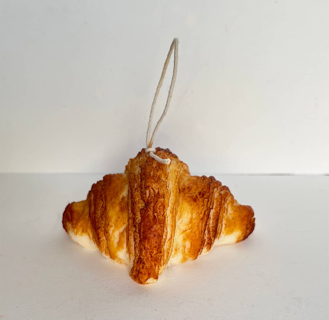 The Wednesday Co - Wholesale Novelty Candle - Pancitos de mis Sueños - Croissant Candle1