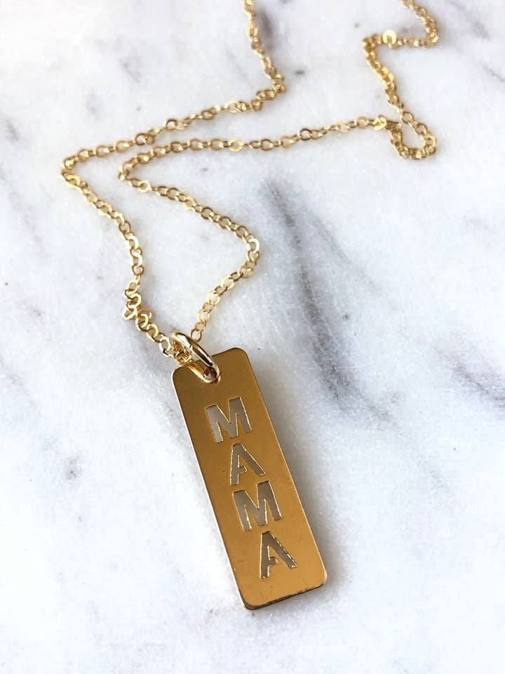 Collier avec pendentif maman pour la vente par Jessica Matrasko Jewelry