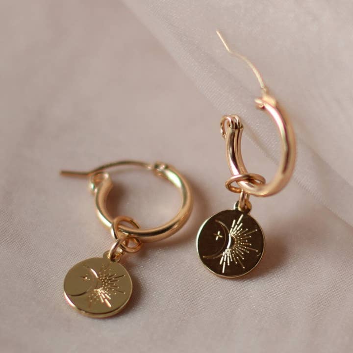 Utstrålande månen Dinglar för wholesale av Cire’ Alexandria