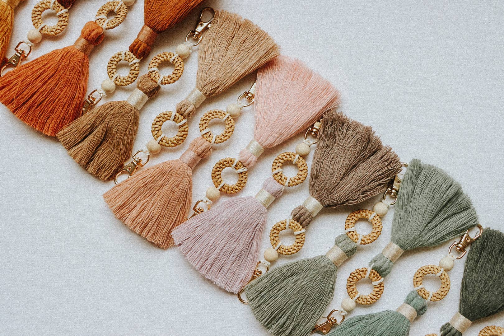 DayCrafter – Großhandel Schlüsselanhänger – Damen – Schlüsselanhänger mit ätherischem Rattan-Öl — Schlüsselanhänger mit Quaste5