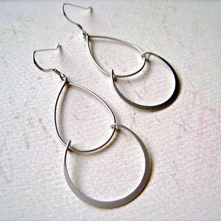 Foamy Wader – Großhandel Ohrhänger – Serena Earrings — Hängeohrringe in Tropfenform und Halbmond4