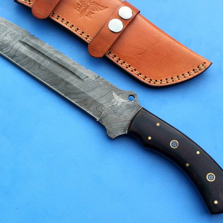 Coltelli Hometown Damasco fatti a mano Tanto con sega per la vendita all'ingrosso da parte di HomeTown Knives.