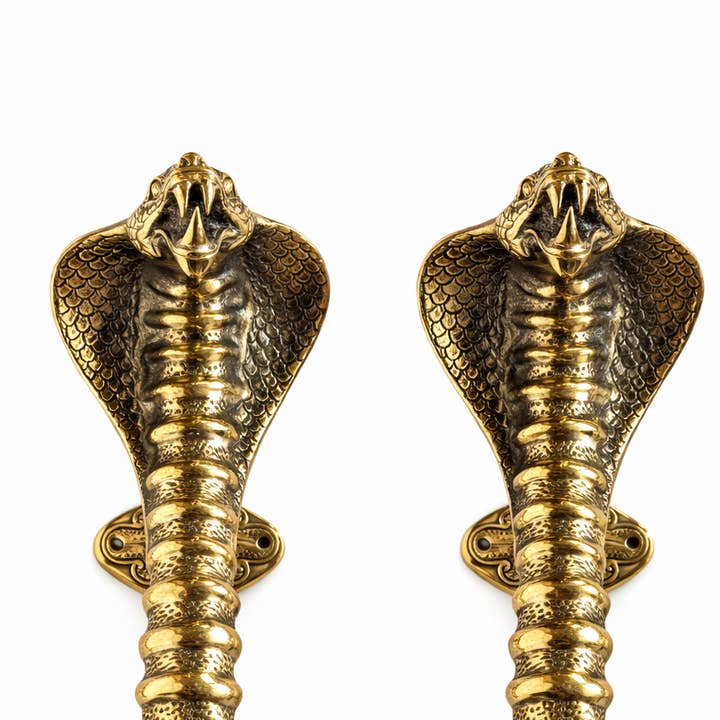 Cobra deurgreepset (per paar) – massief messing deurtrekkers in slangvorm, gotisch beslag voor dubbele deuren voor wholesale door Ubud Glass
