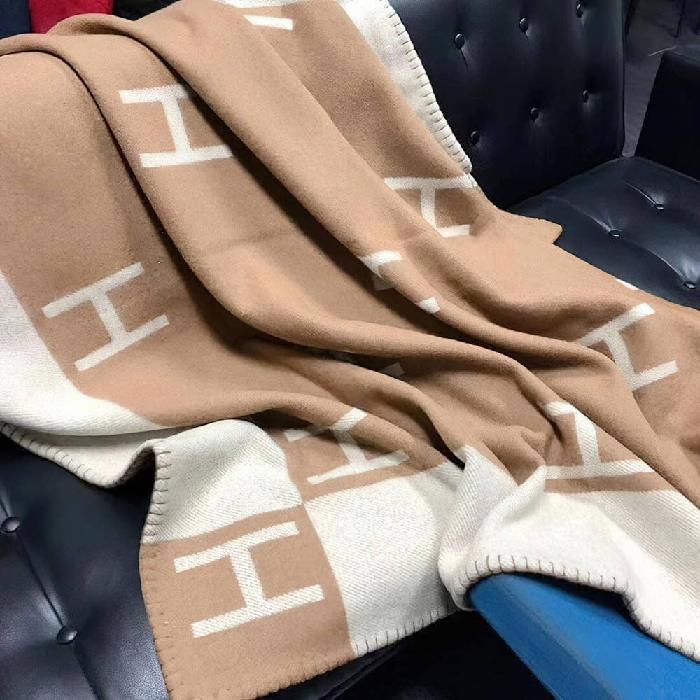 Sensibling Corp. - Wholesale Decoratiedeken - Monogrampatroon Omkeerbare Deken4