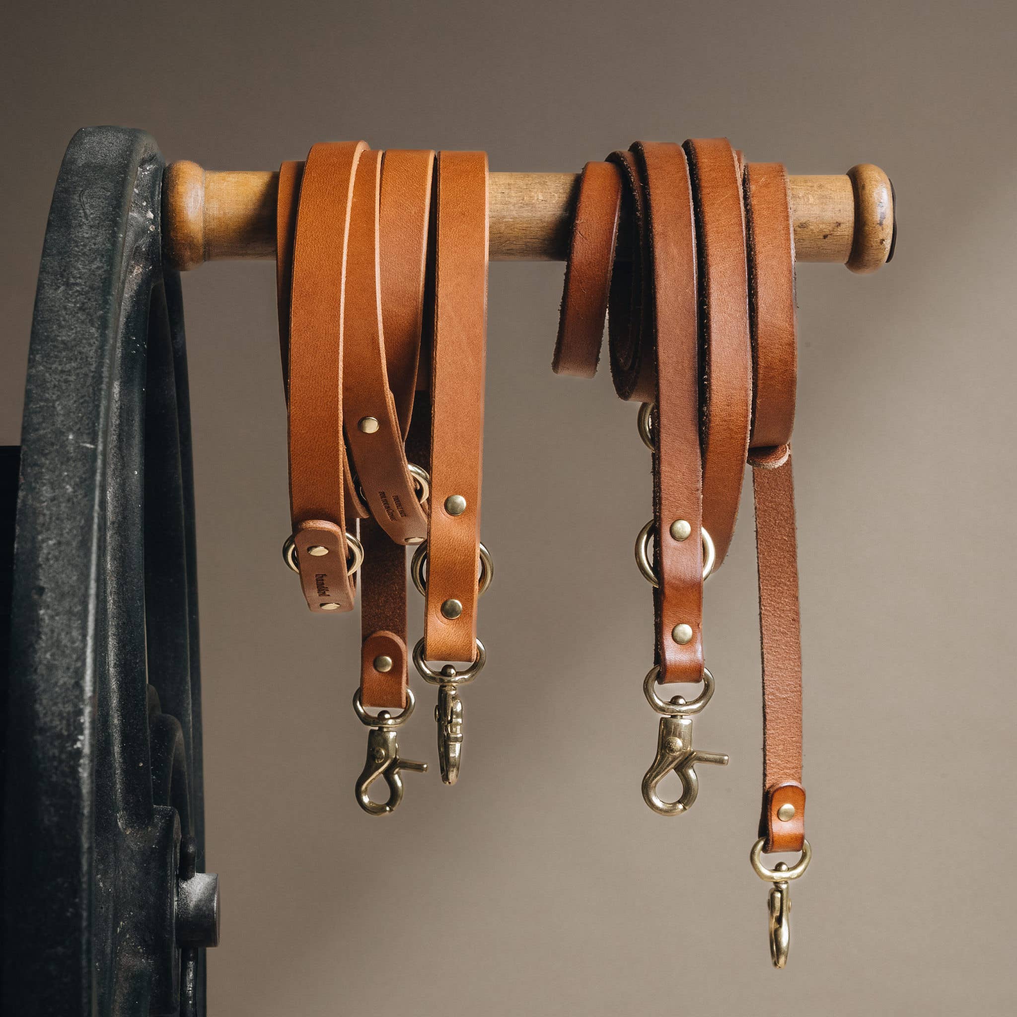 BAND&ROLL - Venta al por mayor Correa - Perros - Correa ligera de piel para perros con manos libres. Lasso Air7