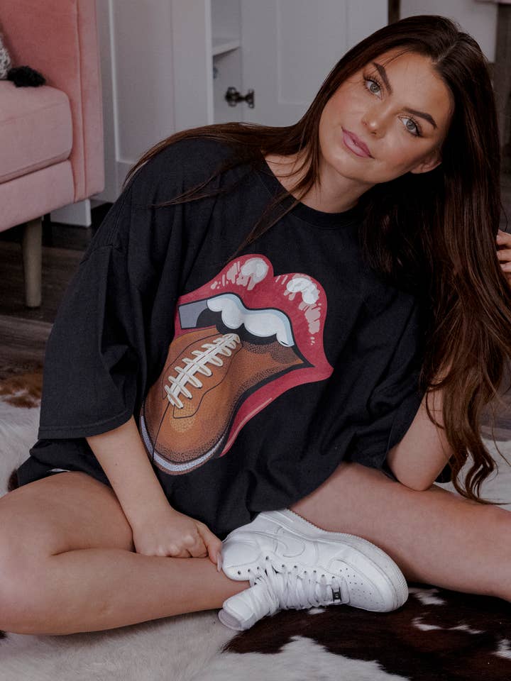 Rolling Stones Football Lick Off Noir Oversize vieilli pour la vente par LivyLu