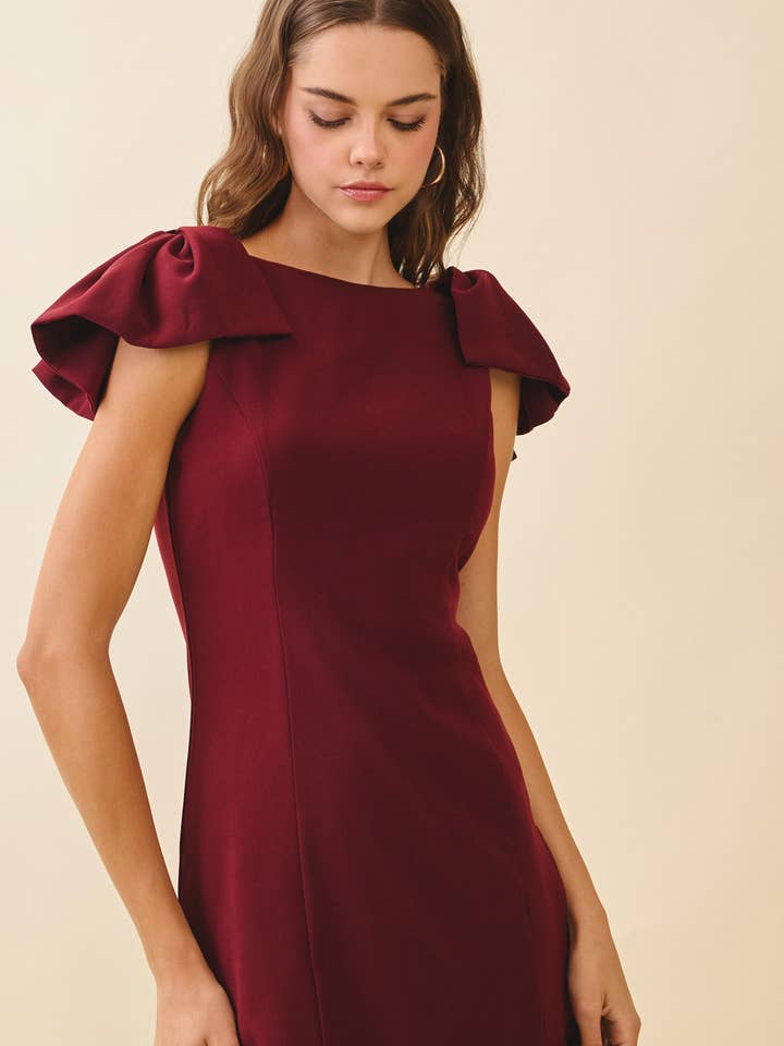 Robe à encolure bateau avec manches bouffantes superposées dramatiques CD05924 pour la vente par TCEC