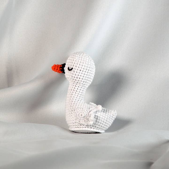 Creative World of Crafts - Wholesale Knitting/Crochet Supplies - Knitty Critters - Pouch Pals 3 - Melody The Swan