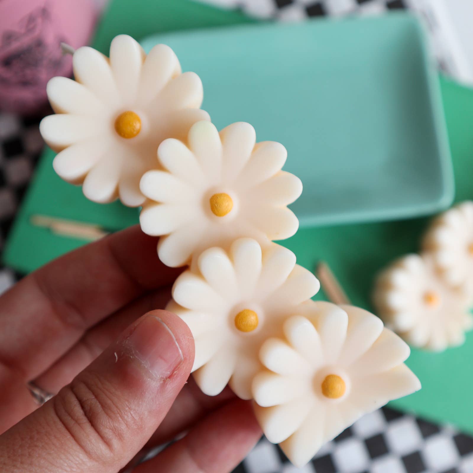 Drop Dead Candles - Wholesale Novelty Candle - Daisy Flower Pillar Candle2