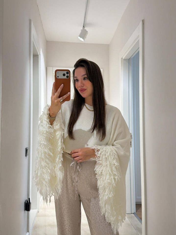 Stickad kort blus med supervida ärmar och fransar för wholesale av Design company-Fatma Balkir