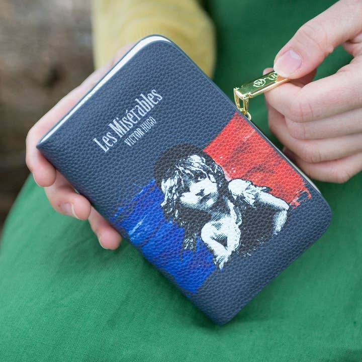 Portafoglio con zip Les Misérables per la vendita all'ingrosso da parte di Well Read Company