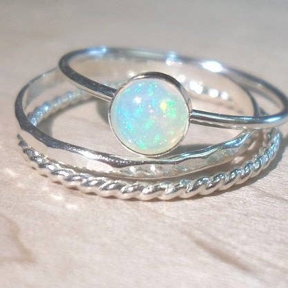 A Wild Violet – Großhandel Einzelstein-/Solitär-Ring – Stapelring des Opals1