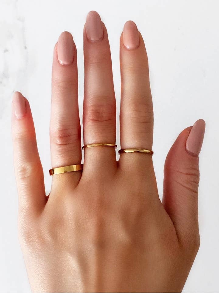 BAGUES NUES (TAILLES 4-9) pour la vente par C&C LUXURY CO.