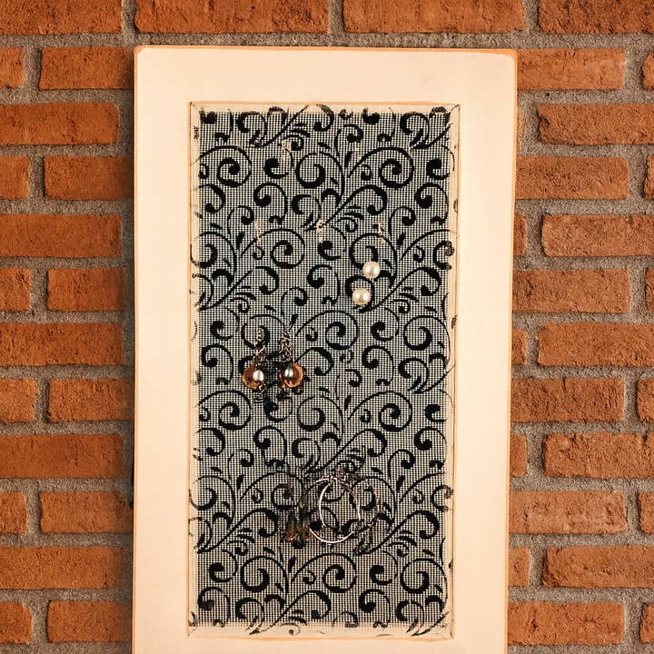 Armoire à Bijoux - Design Curlz pour la vente par Earring Holder Gallery