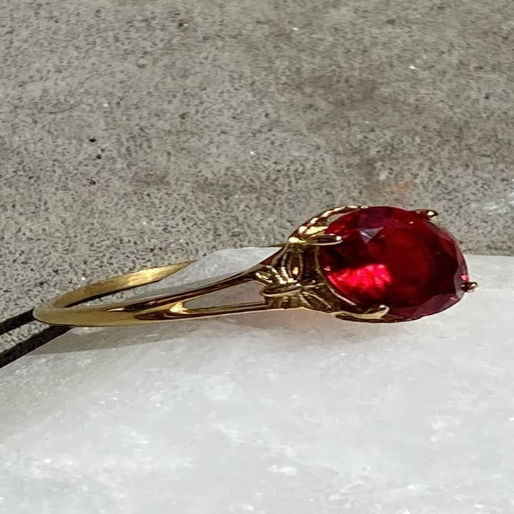 BAGUE ROUGE GEMME pour la vente par ROCKY ROSA