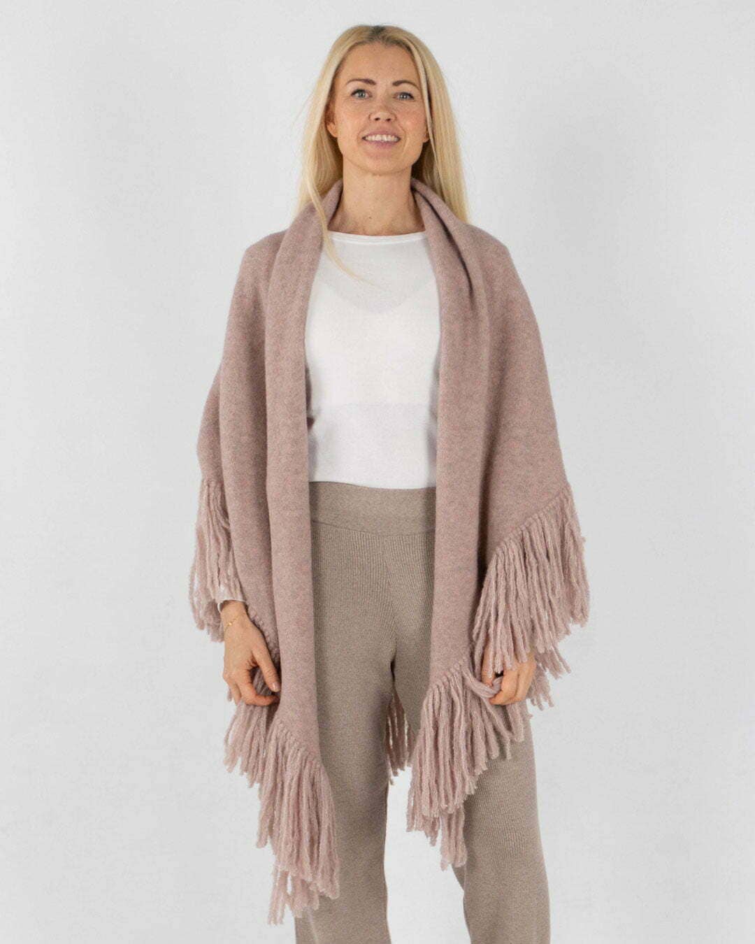 Merete Dèhn - Wholesale Wrap - Women's - Daisy Shawl - Alpaca & Merino Wool14