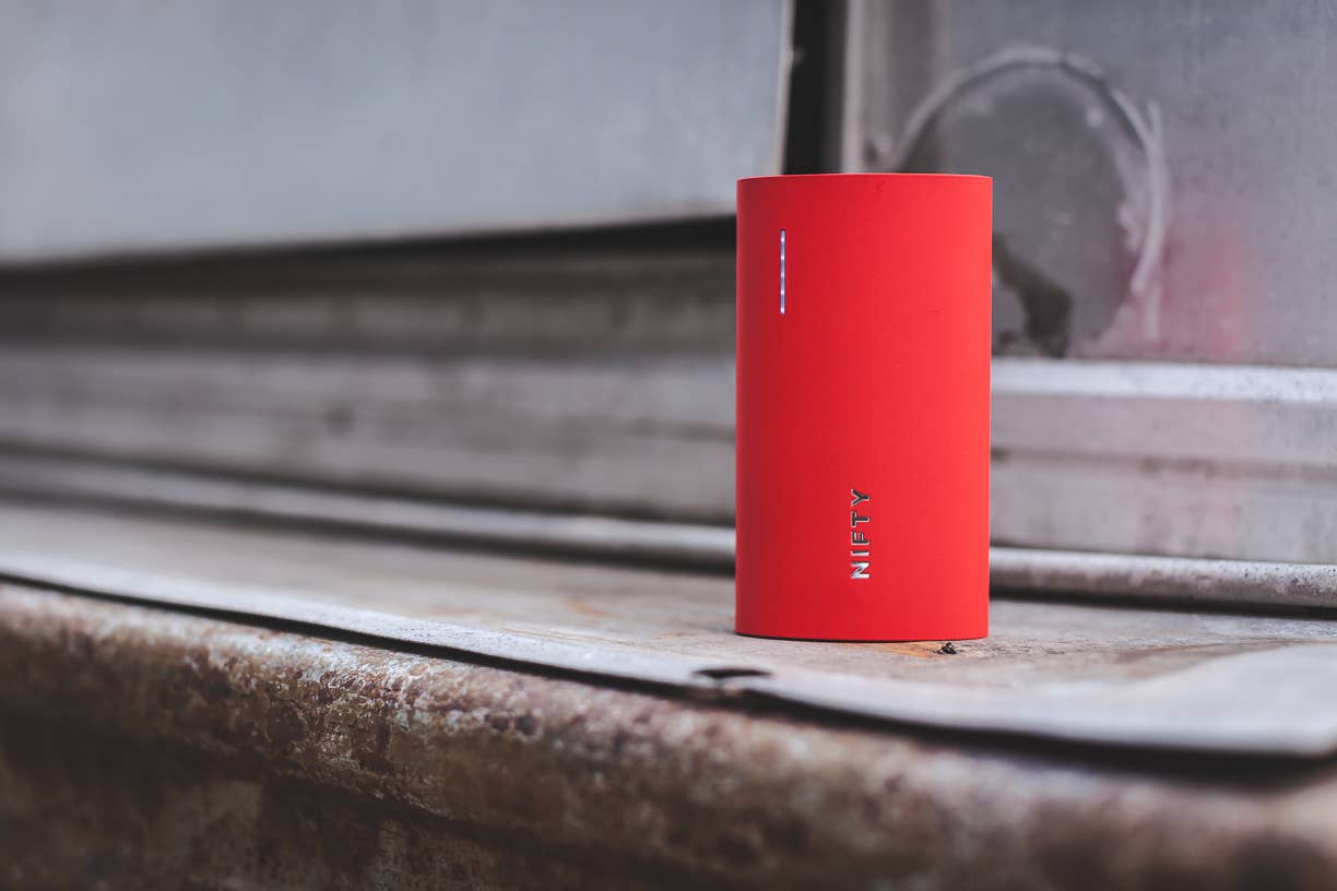 NIFTY Electronics – wholesale Bärbar laddare – Nifty bärbar laddare 6800 mAh – svart6