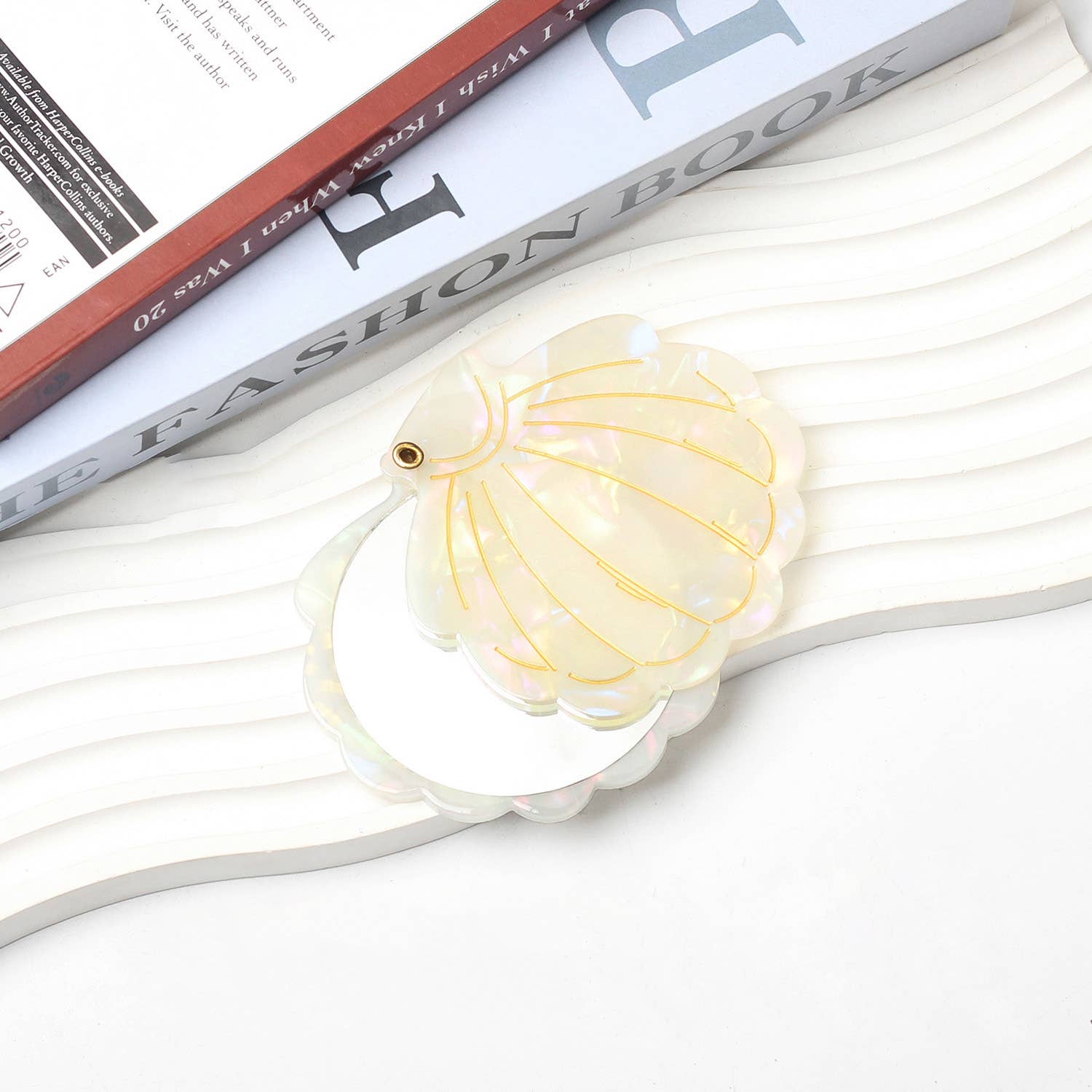 SoapElenGlen - Wholesale Compact Mirror - Chic Shell-Shaped Compact Mirrors for On-the-Go Touch-Ups9