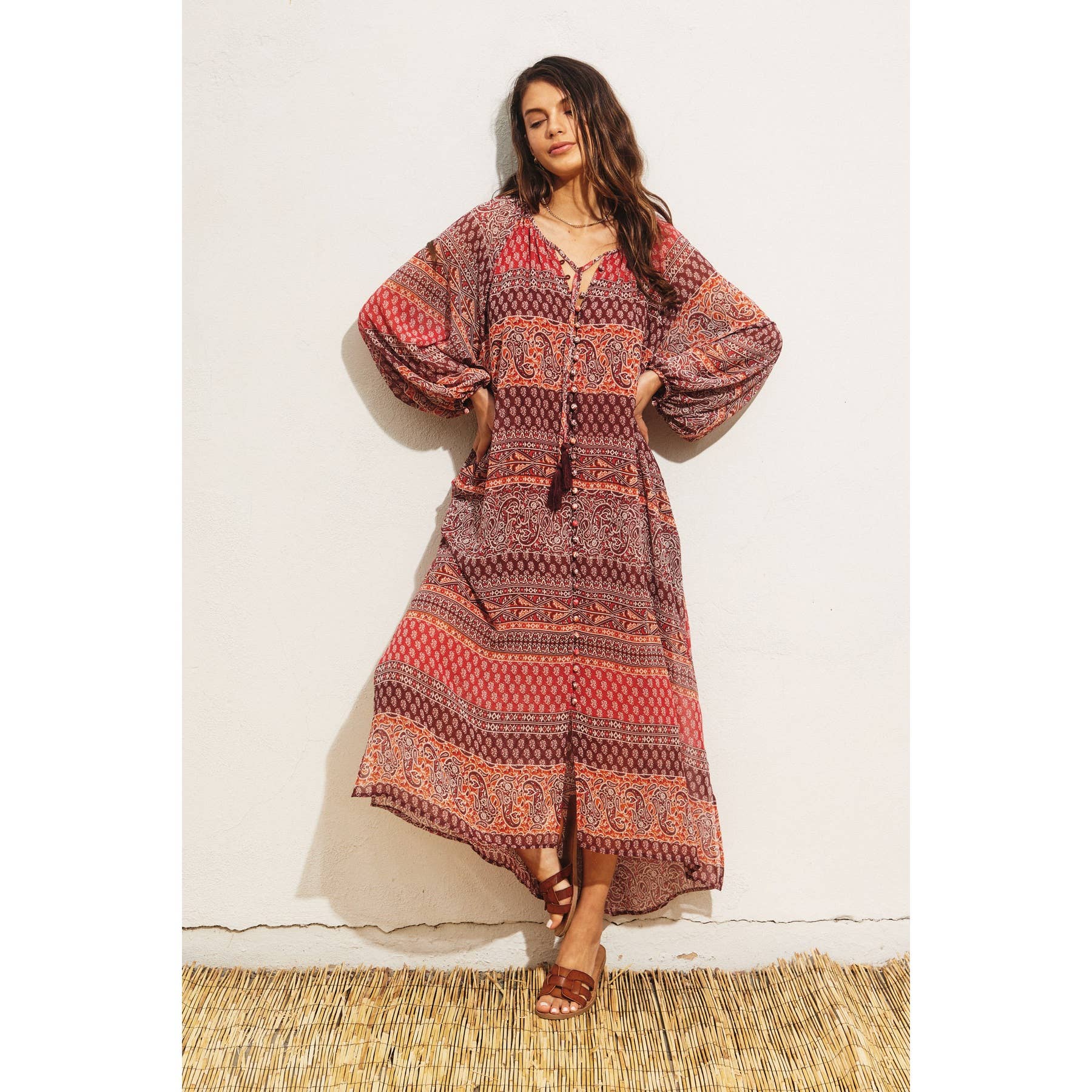 TIJOLO/MULTI Vestido Paisley com listras com botões para venda a revendedores na Faire0