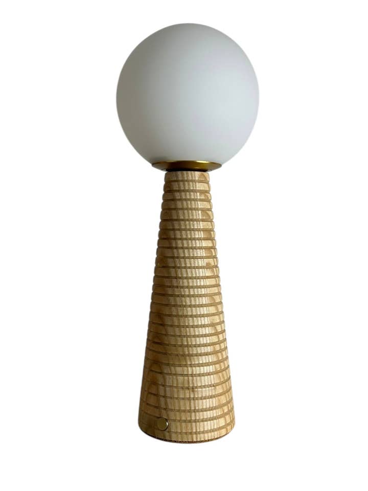 Grande Lampada a Cono Deco | Faggio Rigato per la vendita all'ingrosso da parte di CHALK