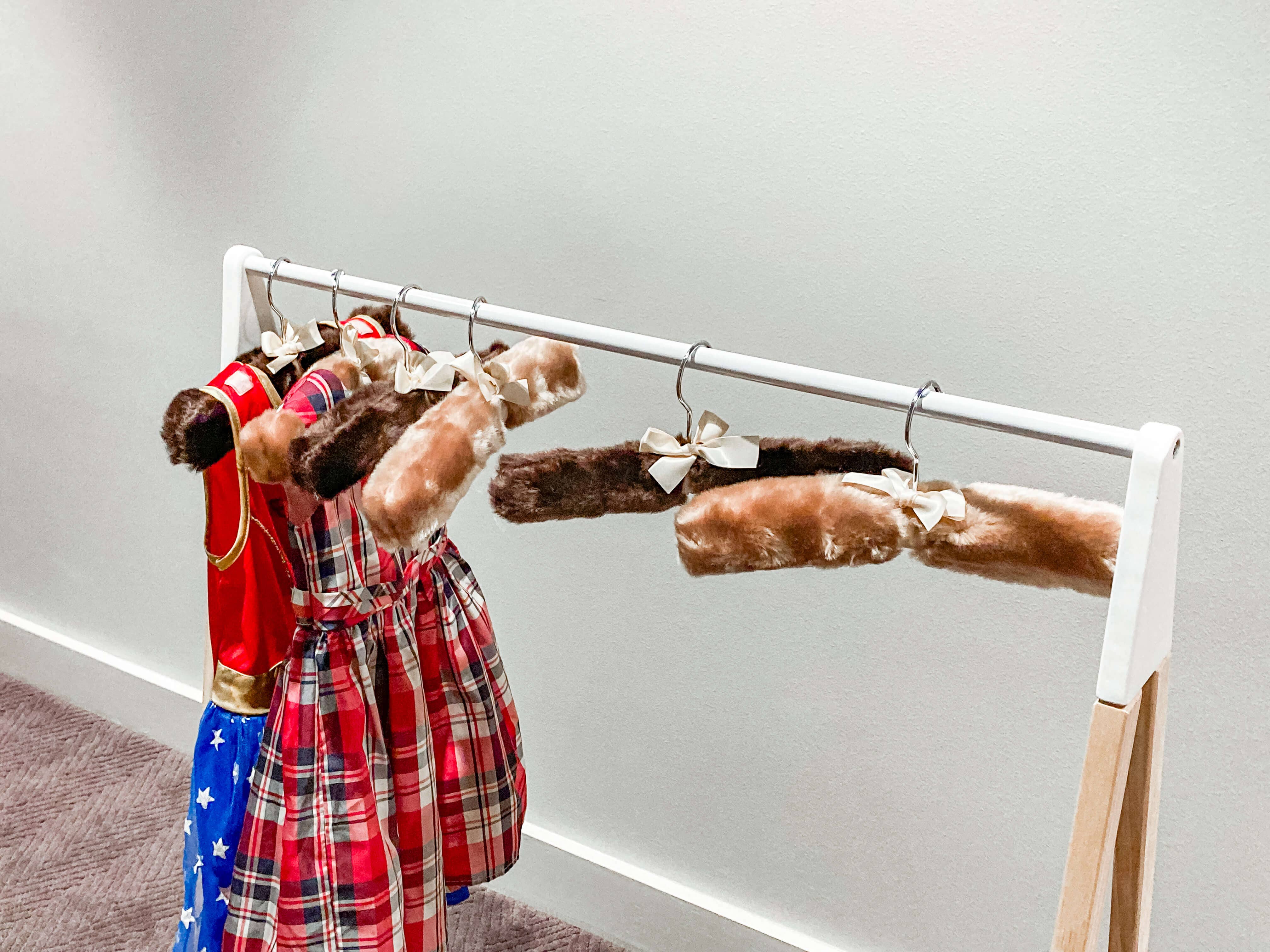 Minimink Australia - Wholesale Clothes hangers - Coat Hanger - faux fur covered, 3-pack2