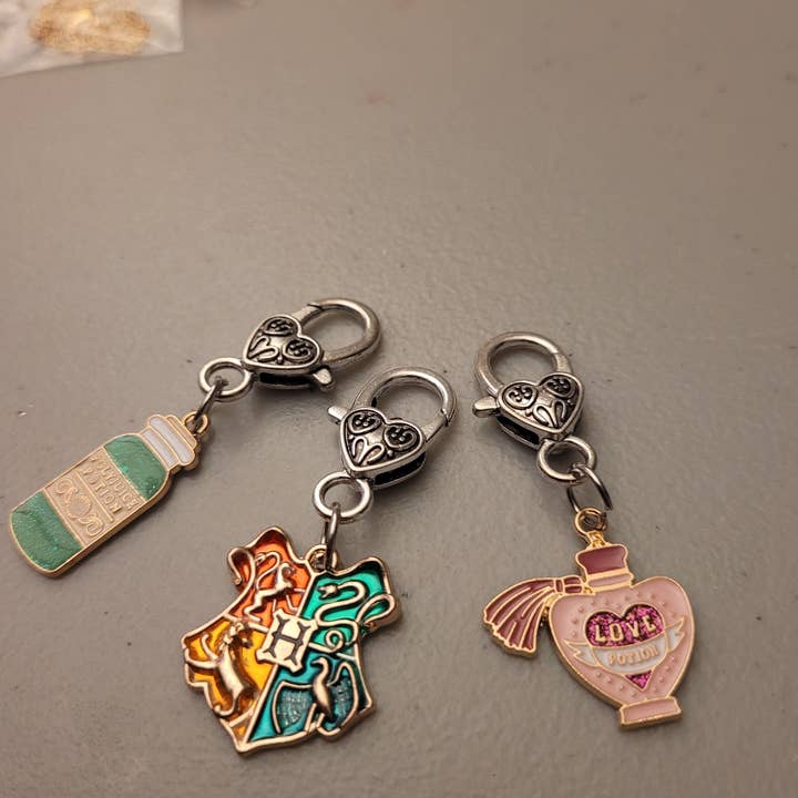 Con-Quest Crafts - Wholesale Jewelry Set - Harry Potter inspired Earrings, Necklaces & Zipper Pulls13