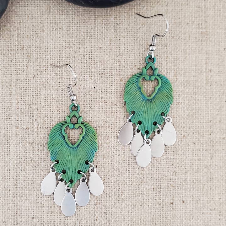 Boucles d'oreilles en laiton et acier inoxydable avec finition en forme de lustre et patine pour la vente par Covaly Artisan Jewelry