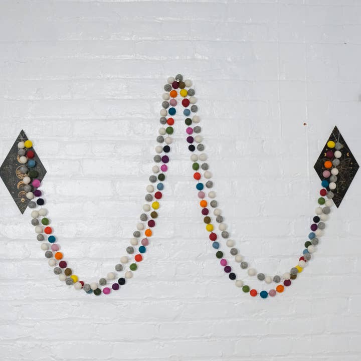 Karma Nepal Crafts – Großhandel Künstlicher Weihnachtsbaum – Gefilzte Pompon-Weihnachtsgirlande3