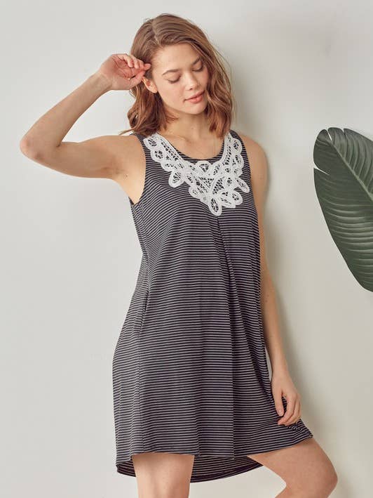 Vestido Riscas Aparado Patch - 26544D por atacado de Doe and Rae