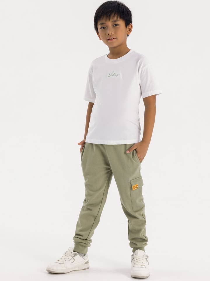 Boys short sleeve t-shirt and joggers set olive 3-8y for wholesale by Minoti sp. z o.o.